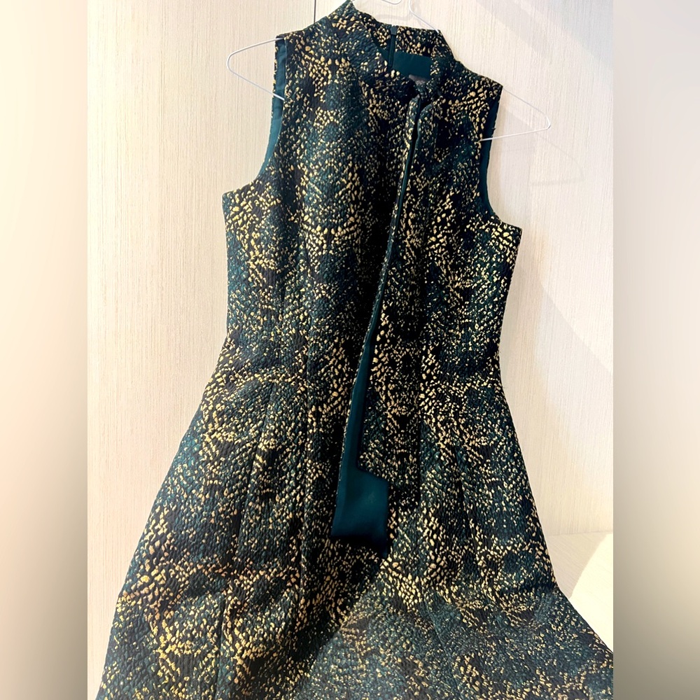 Vince Camuto. Dress gold and green